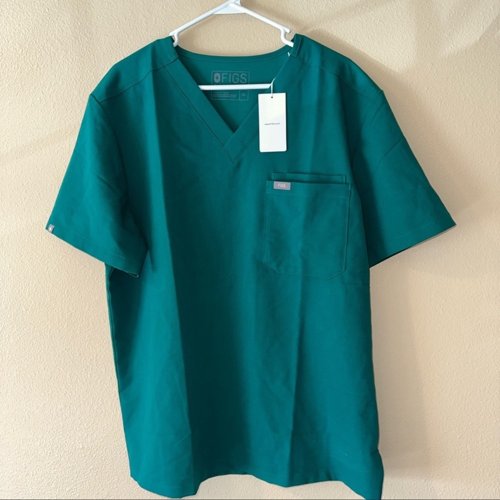 NWT Figs Scrubs Leon Two Pocket Scrub Top size XL Hunter